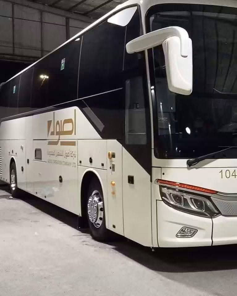 باص رحلات حديث من أسطول نسمات للنقل